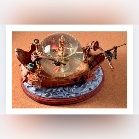 Rare Vintage Peter Pan Snowglobe Pirate Ship Musical Large - Picture 2 of 9